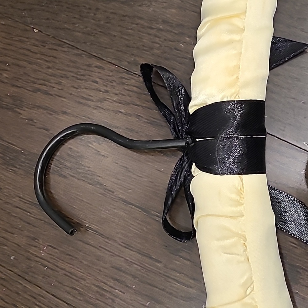 EUC Vintage foam hangers (set of 4) - Picture 6 of 6